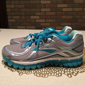 Brooks GTS 16 Running Shoes - Size 9 - BRAND NEW!